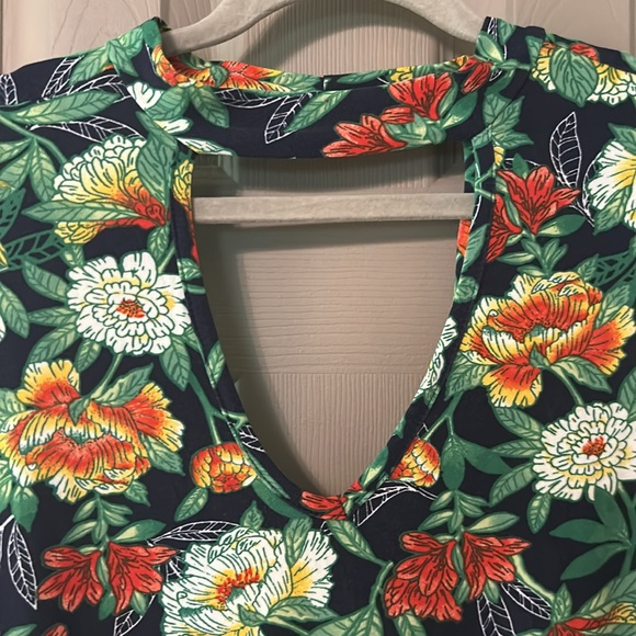 Derek Hart Summer Dress with Floral Print and Cutouts. Size 2X - Picture 2 of 5